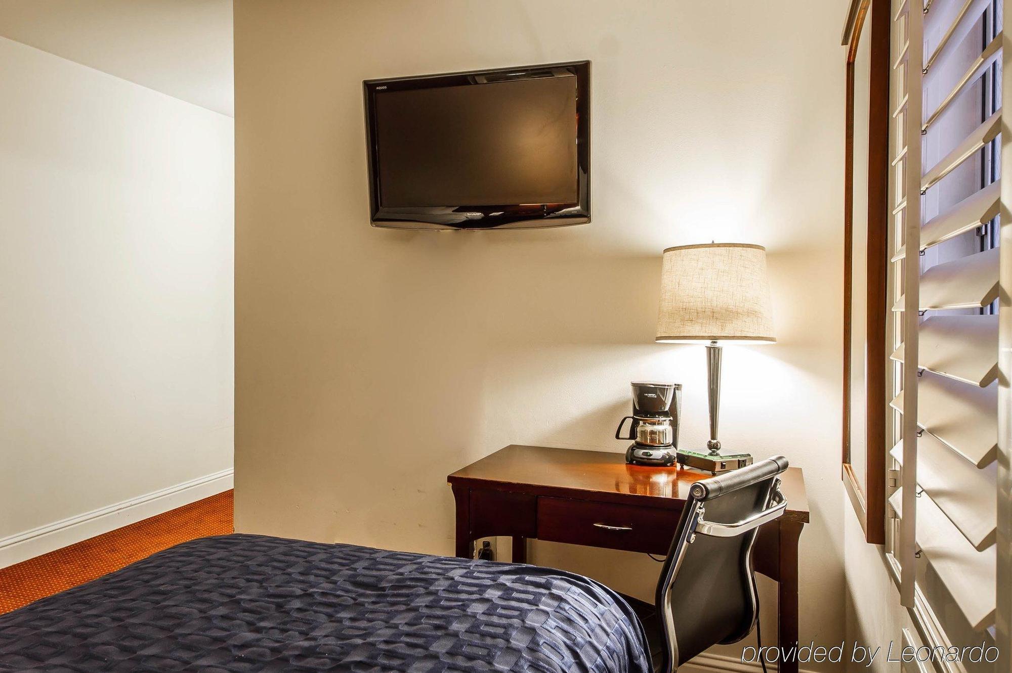 Ramada By Wyndham Oakland Downtown City Center Exteriör bild
